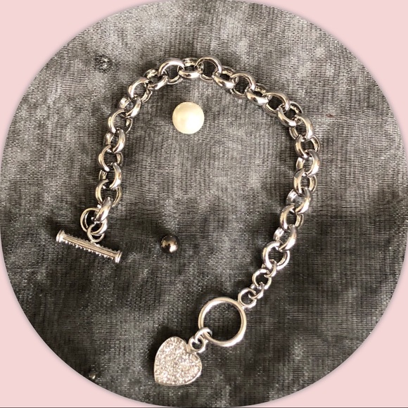 New STERLING SILVER ROLO LINK TOGGLE BRACELET with a CUBIC ZIRCONIA HEART CHARM - Picture 2 of 8